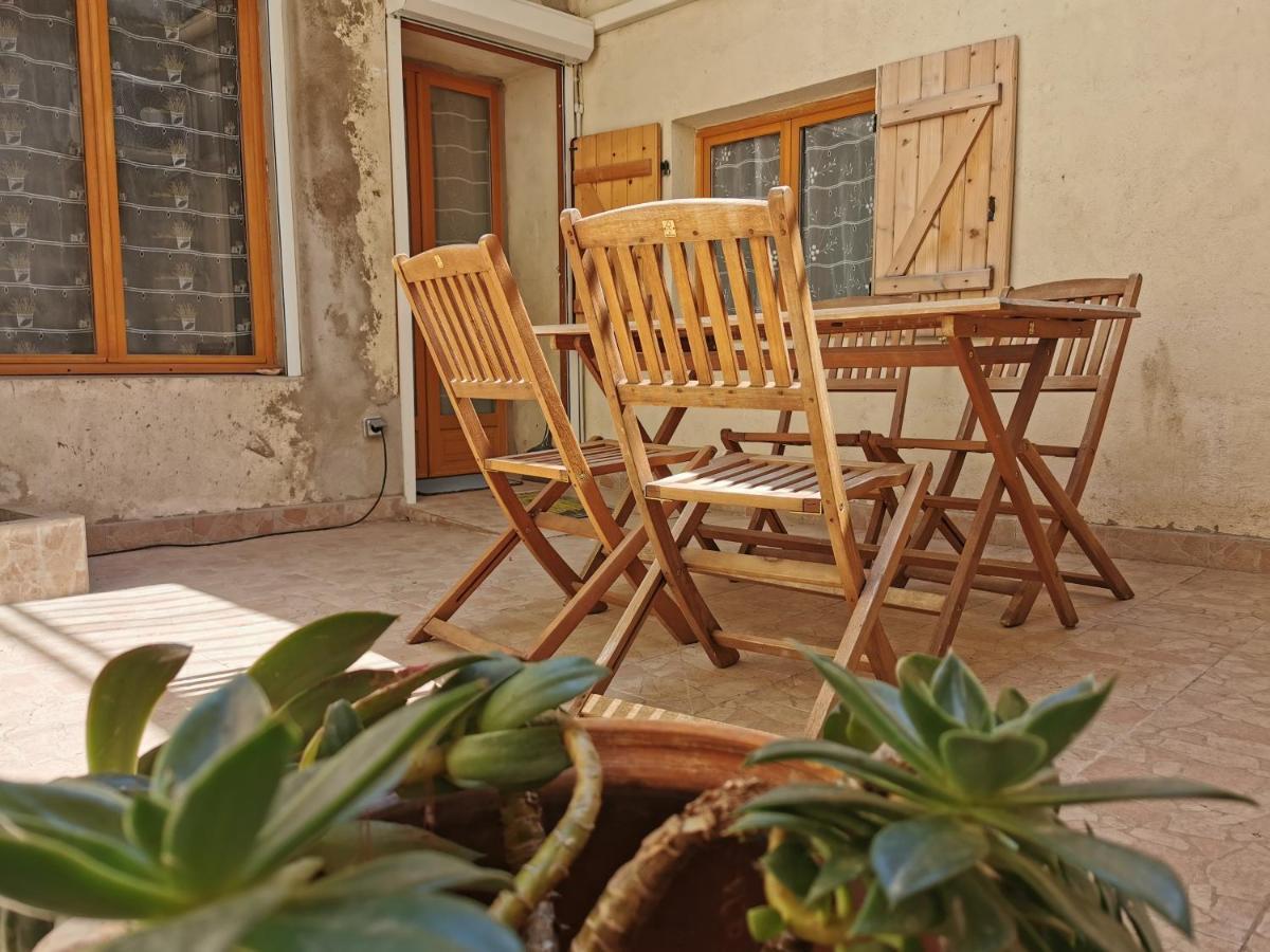 Apartmán Les Oliviers, Avec Terrasse Beaucaire  Exteriér fotografie